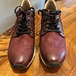 Miz Mooz - Leather lace healed shoe/sneaker.